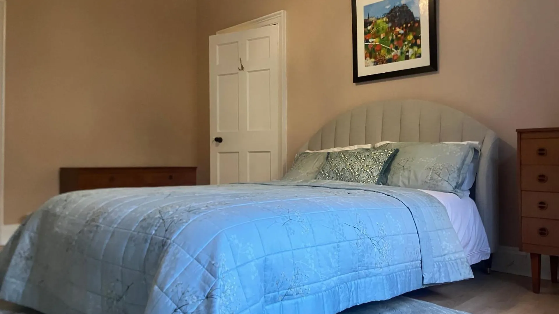 Spacious Apartment In Central Edimburgo